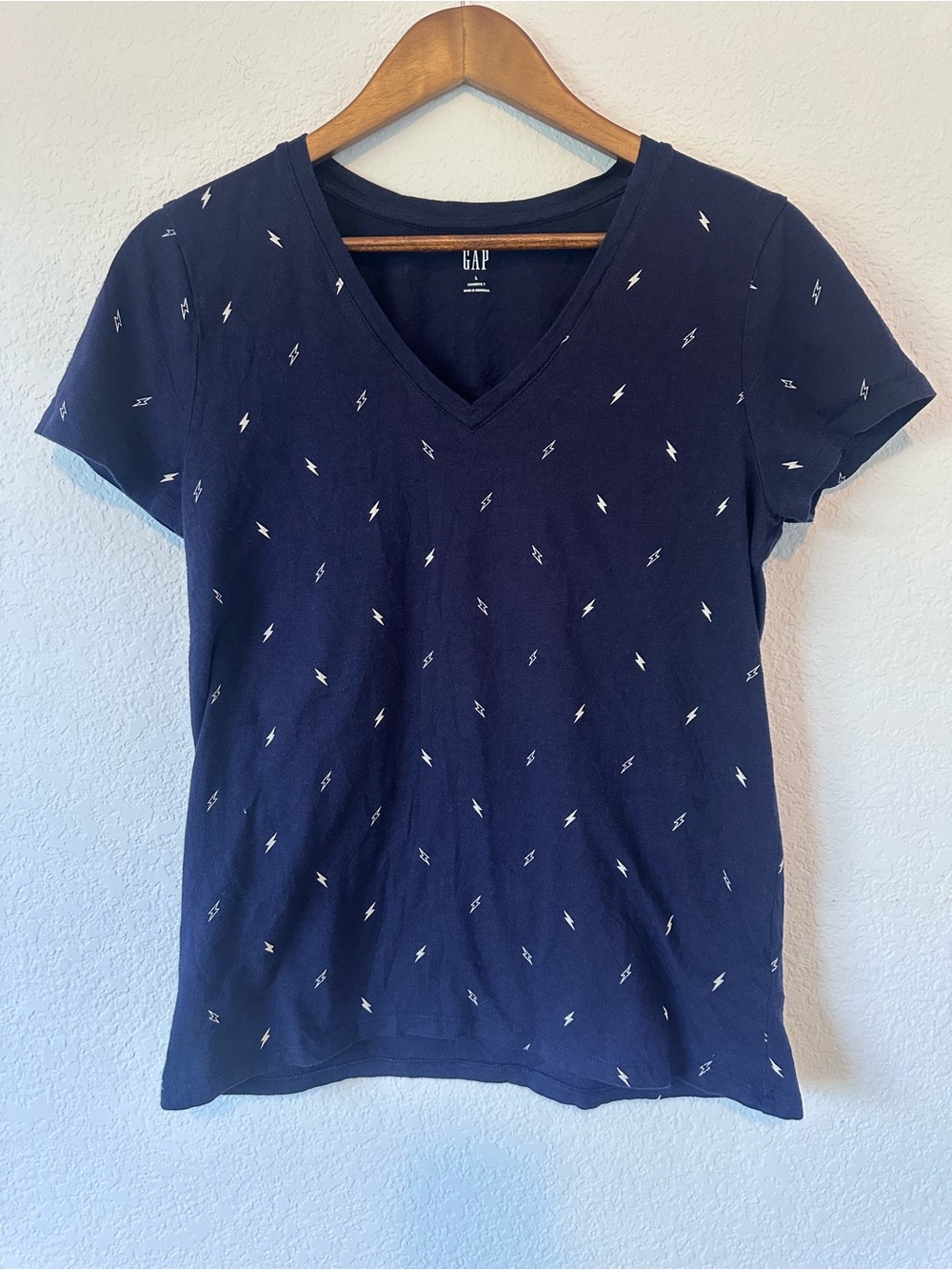 GAP Navy V-Neck Tee with White Lightning Print